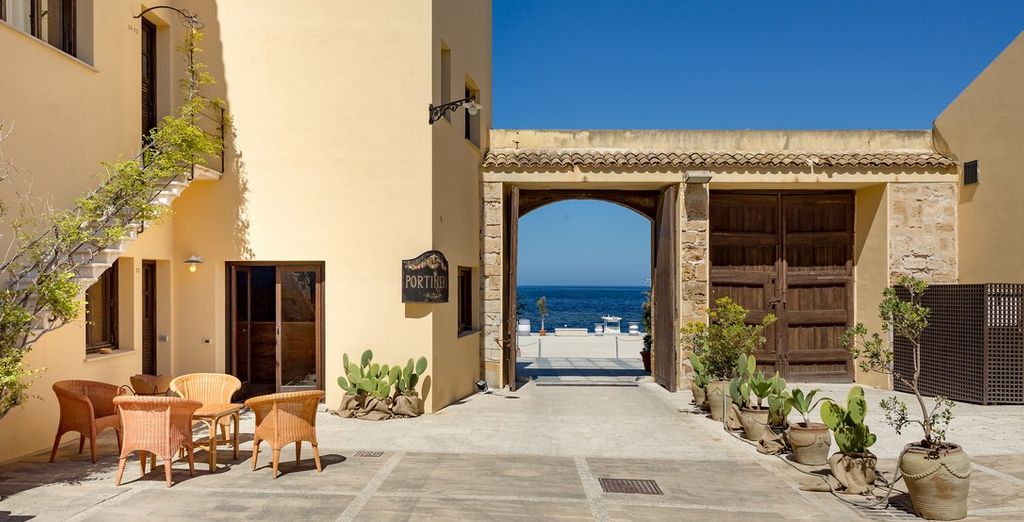 Villa Favorita 4* + Room of Andrea con possibile estensione alla Tonnara di Bonagia