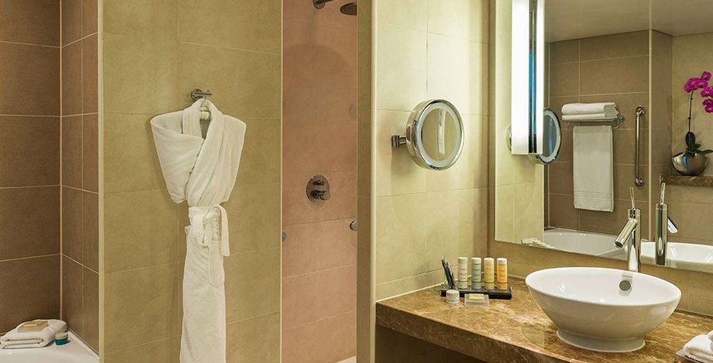 Hilton Garden Inn Moe 4* + Radisson Blu Yas Island 4*