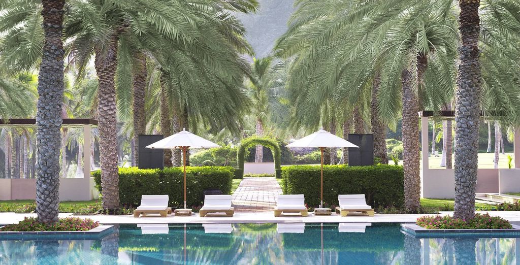 Al Bustan Palace, A Ritz Carlton Hotel 5* con possibile soggiorno a Abu Dhabi