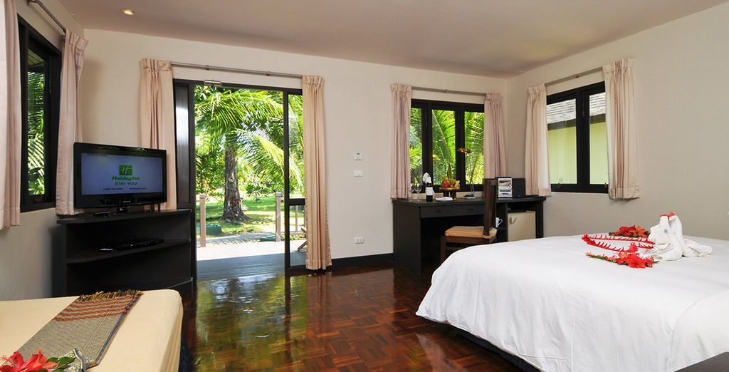 Maikhao Palm Beach Resort & Holiday Inn Resort Phi Phi Island & Samui Buri Beach Resort