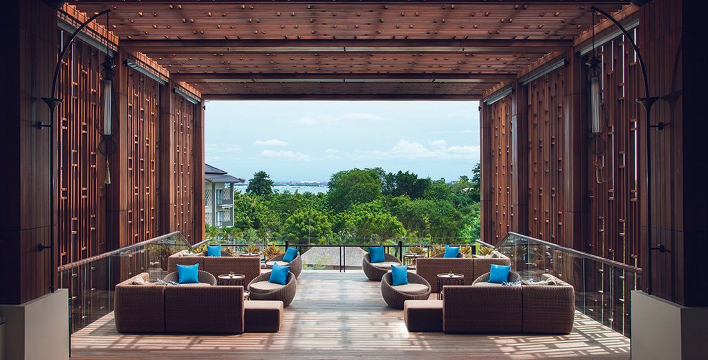 The Mansion Resort Hotel & Spa 5* + Movenpick Resort & spa Jimbaran Bali 5*