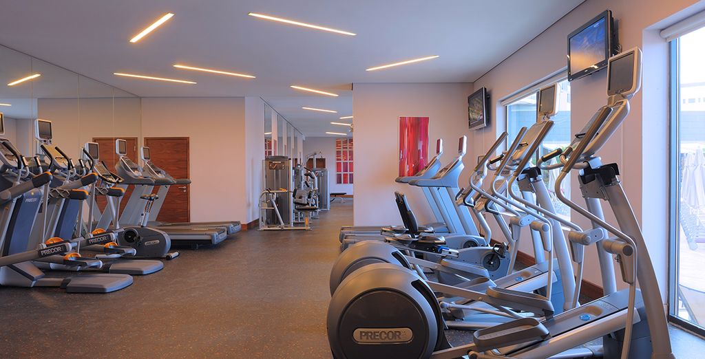 Hilton Garden Inn Moe 4* + Radisson Blu Yas Island 4*
