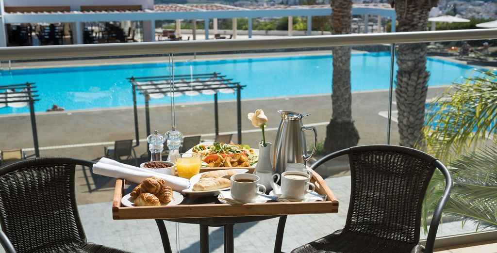 Royal Blue Resort & SPA 4*