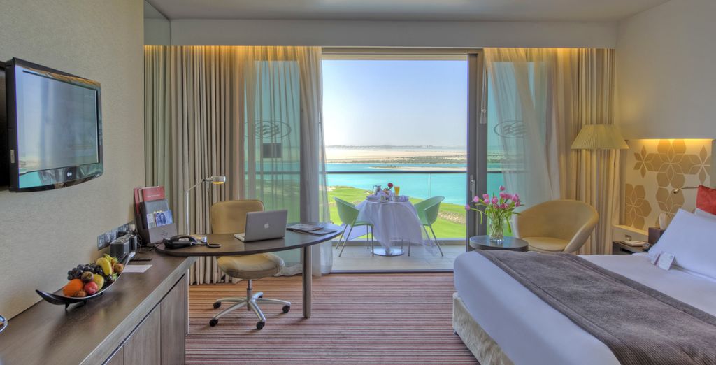 Dubai Hotel JA Ocean View & Abu Dhabi Crownw Plaza YAS
