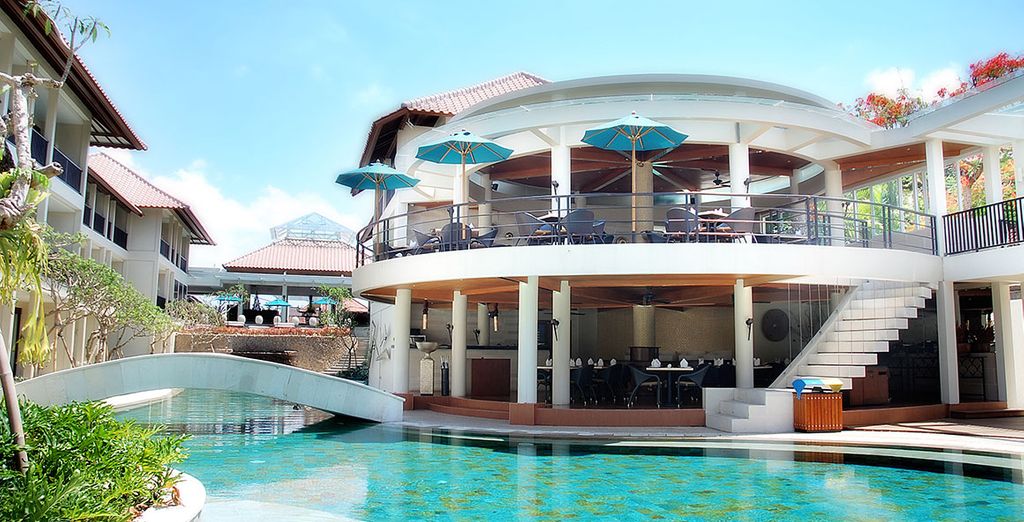 Hotel Swiss Belresort Watu Jimbar 4* o Hotel The Camakila Legian 4*