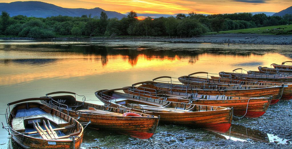 Tour around the Lake District in boat