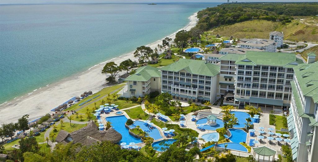 Riande Granada & Sheraton Bijao Beach Resort 4*