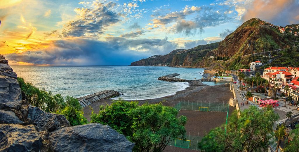 Enjoy an ocean view room with our best hotels in Madeira