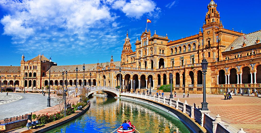 holidays to seville : The Plaza de España