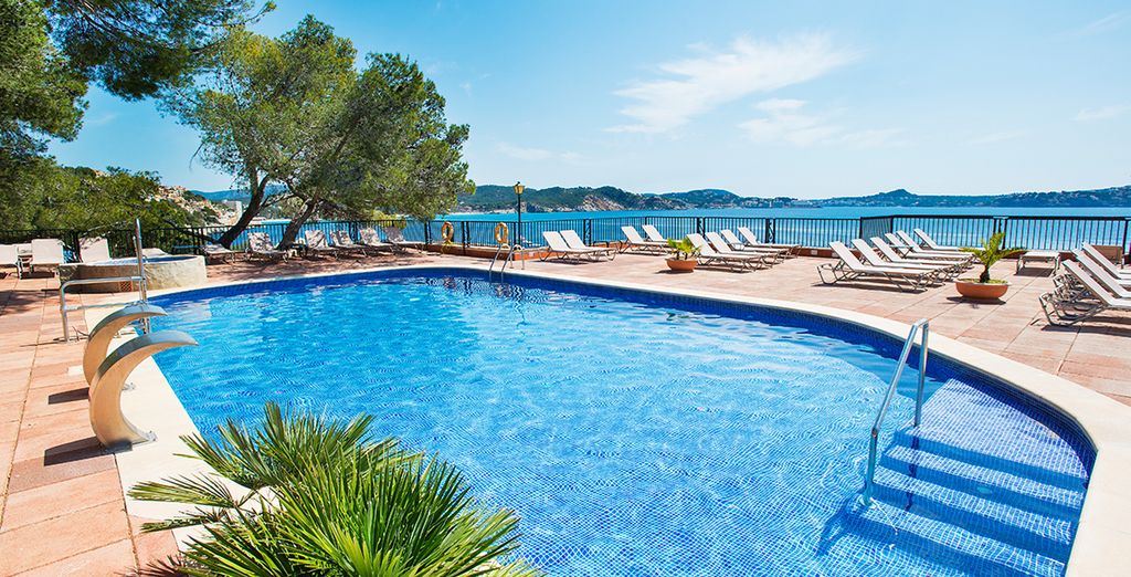 Hotel Cala Fornells 4*