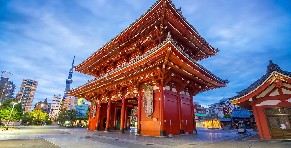 Japan Tour Guide : Asakusa Kannon Temple