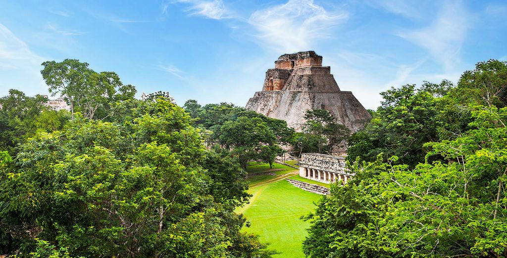 Pyramide maya dans la jungle du Yucatán, excursion au départ de Puerto Morelos