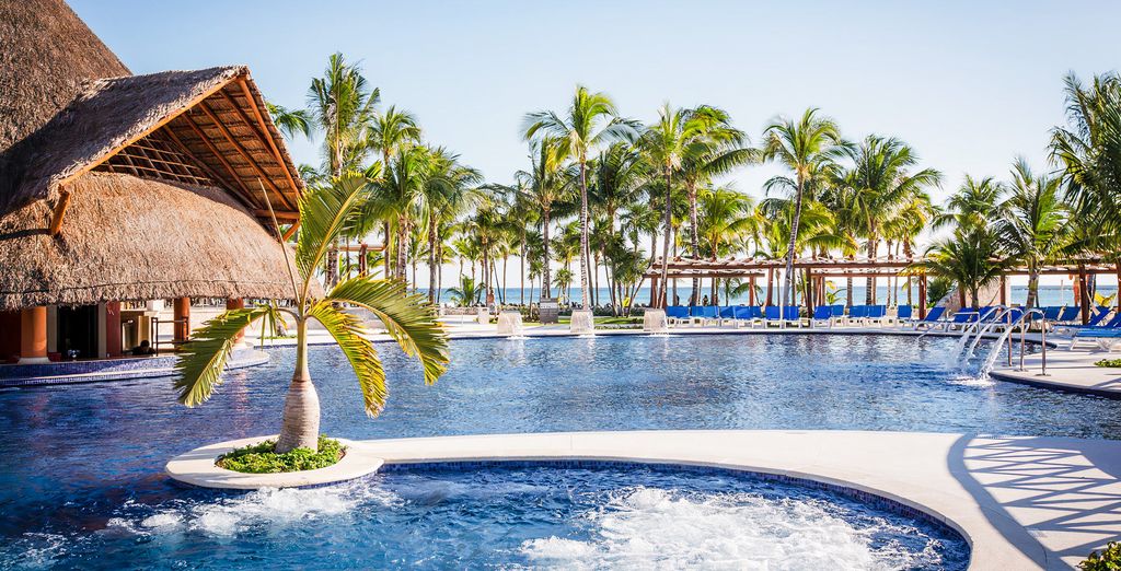 Hôtel Barcelo Maya Caribe 5 étoiles à Puerto Aventuras, piscine et palapa