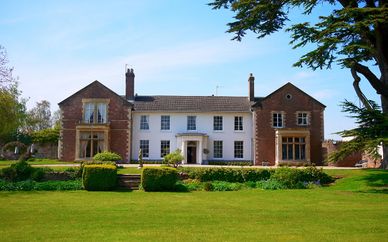 Glewstone Court 4*