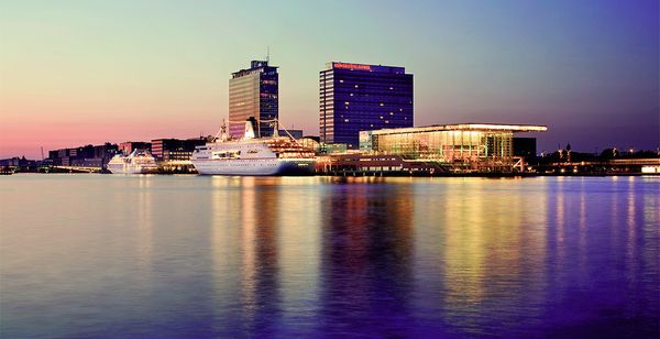 Mövenpick Hotel Amsterdam City Centre 4*