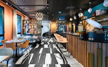 Hotel TRIBE Paris La Défense 4*