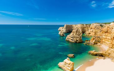 Autotour: Inselblicke, weite Straßen und mediterrane Stille