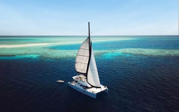 Premium Kreuzfaht mit Verlängerung im Holiday Inn Kandooma Maldives 4*