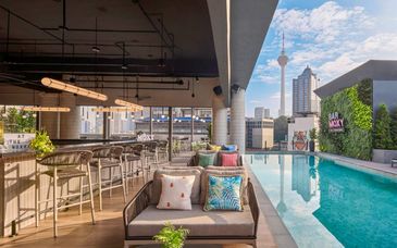 Hotel Lisbon Melaka 4*, Hotel Moxy Kuala Lumpur 4* y Hotel Ramada by Wyndham Langkawi 4* con posible preextensión en Singapur