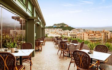 Hotel Zeus Essence Athens Central 5* con posible extensión a Santo Mangata Boutique Hotel