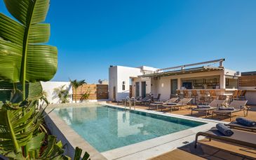 Hote Enorme Epavli Urban Living 4*