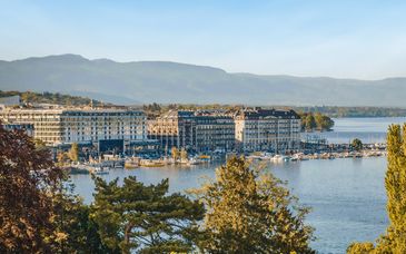 Lake Geneva 4*