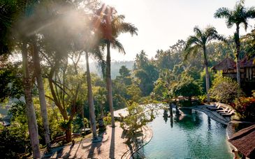 Trio: The Payogan Villa Resort and Spa 4*, Lembongan Beach Club & Resort 4* y The Leaf Jimbaran Luxury Villas 5*