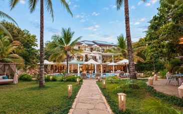 Soroi Blue 5* con possibile pre-estensione al Soroi Lions Bluff Lodge 5* e al Soroi Amboseli 5*