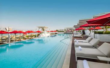Th8 Palm Dubai Beach Resort, an IHG hotel 5*