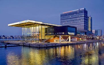 Hotel Movenpick Amsterdam City Centre 4*
