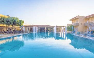 Lavris Hotel & Spa 4*