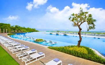 Trio: Dwaraka The Royal Villas 4*, Anema Wellness & Resort Gili Lombok 4* & Renaissance Bali Uluwatu Resort & Spa 5*