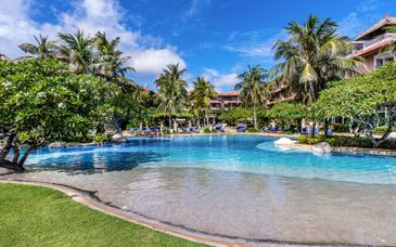 Trio: Hotel Nikko Bali Benoa Beach 5* & other hotels
