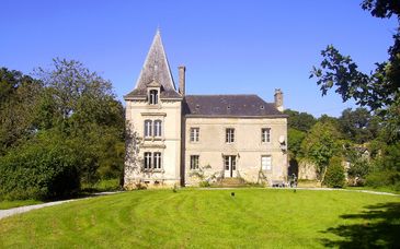 Private Castle with 4 Bedrooms for up to 10 People - Brittany