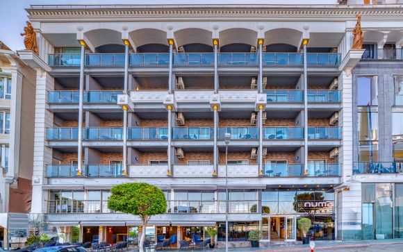 Numa Port Hotel