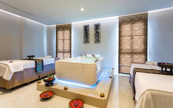 Crest Resort and Pool Villas Phuket 5*