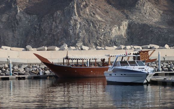 Traditionelle Dhow-Kreuzfahrt bei Sonnenuntergang