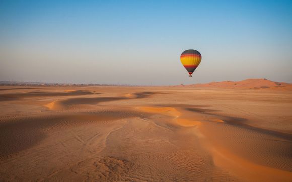 Día 2: 1 hora de vuelo en globo aerostático sobre la zona de Marrakech, con desayuno incluido (traslado de ida y vuelta en coche incluido)