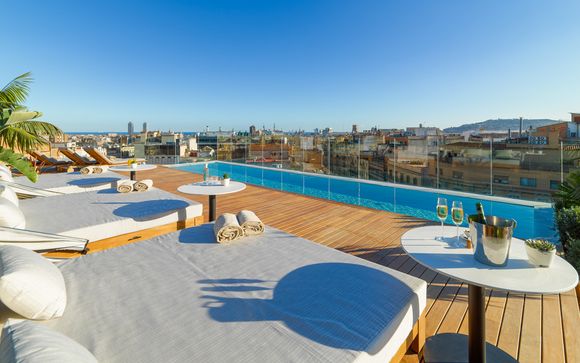 The One Barcelona 5 *GL y entrada a Casa Vicens