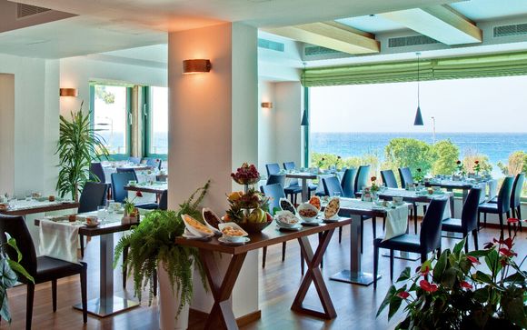  Amathus Beach Hotel 5*