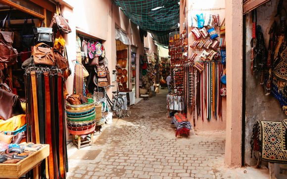 Jour 3 : Une demi-journée de découverte de Marrakech (transports et entrée au Medersa Benyousef inclus pour tout séjour)