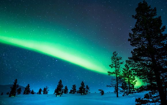 Chasse aux aurores boréales en raquettes (2 heures) pour les séjours de 6 et 7 nuits en janvier et février et excursion d'une après-midi en raquettes (2 heures) pour les séjours de 6 et 7 nuits en mars