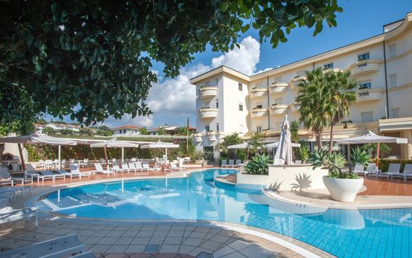 Sunshine Club Hotel 4*