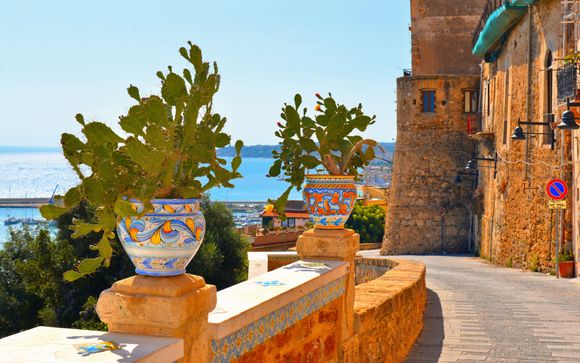 Sciacca Express: alla scoperta del corallo, della ceramica e dei sapori locali (mezza giornata)