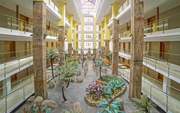 L'Holiday World Polynesia Hotel 4*