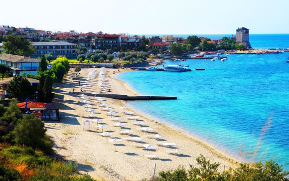 Vista mare e spiaggia bandiera Blu ai piedi del Monte Athos