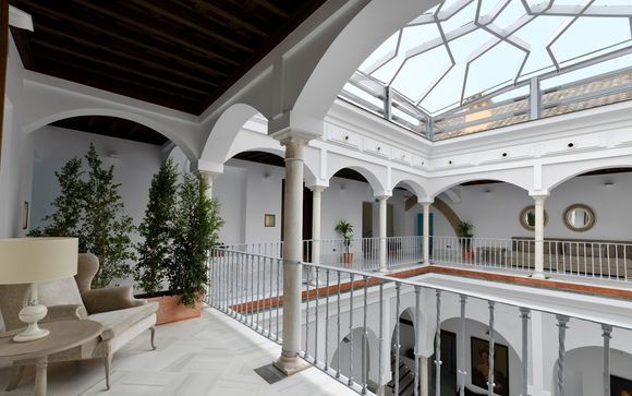 Fascino andaluso in antico palazzo del '500 nel centro storico