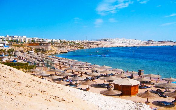 Il relax e la barriera corallina di Sharks Bay in Soft All Inclusive