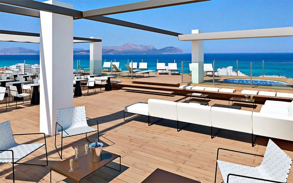 4* plus di design vista mare nella baia di Alcudia