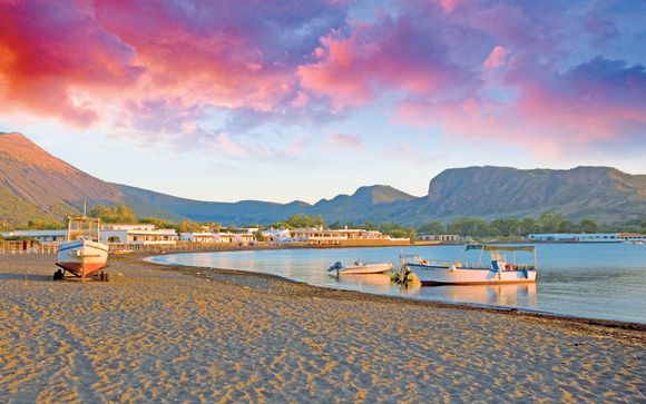 Tour tra le bellezze delle Isole Eolie in 4*